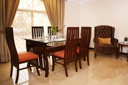 Luxury 3 Bedrooms Apartment - image 3