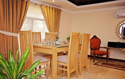 Luxury 3 Bedrooms Apartment - image 4