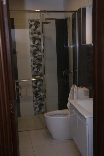 Luxury 3 Bedrooms Apartment - image 5