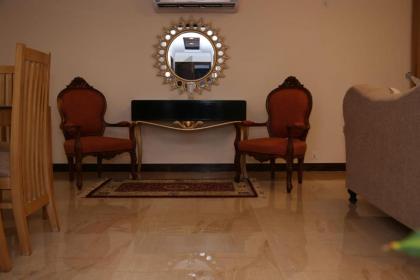 Luxury 3 Bedrooms Apartment - image 8