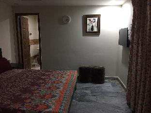 One Bed Apartment near Shaukat Khanum - image 4