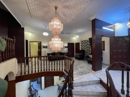 Hotel 12 O'clock Karachi
