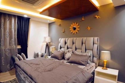 AirHomes-GoldCrest luxury apartments-Free parking