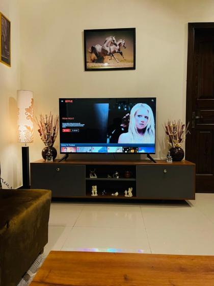 Luxurious Modern Apartments - image 13