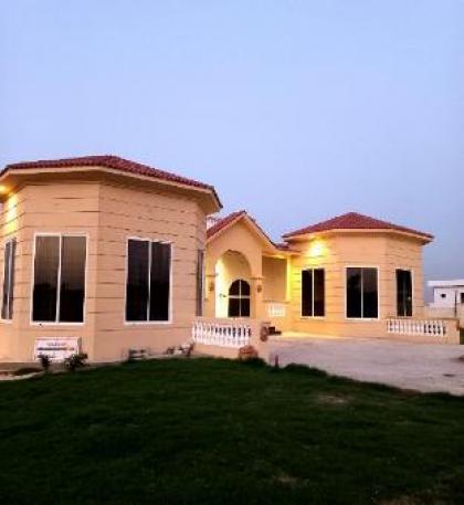 Luxury  8 kanal villa/farmhouse for stay or party 