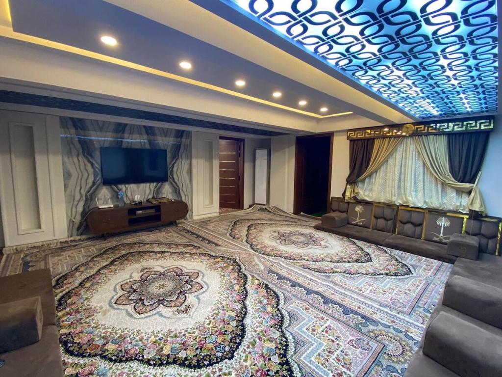 penthouse apartment 2 bed - image 4