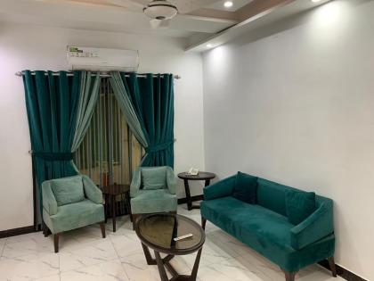 Bloom Family Suites - image 10