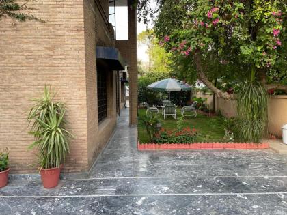 Riviera Courtyard Guest House Islamabad - image 17