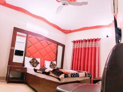 Gulshan Guest House Near Mallinum mall & Agha khan Hospital