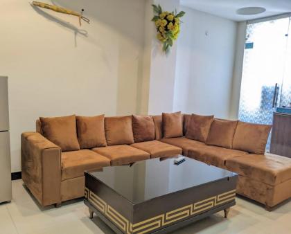 One bed luxury Apartment For Per day Lahore