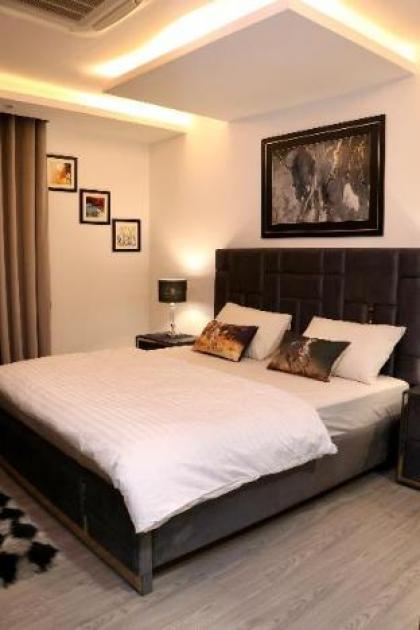 One Bed Luxury Apartment in DHA - image 3