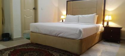 Impeccable 3-Bed Apartment in Lahore