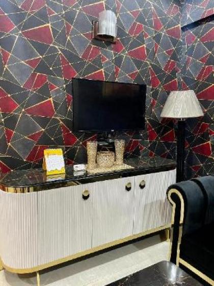 Lavish 2 Bed Apartment - image 11