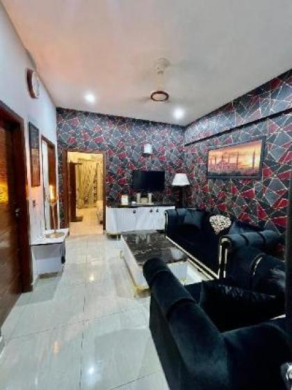 Lavish 2 Bed Apartment - image 15