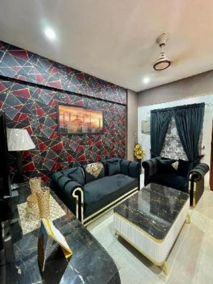 Lavish 2 Bed Apartment - image 3