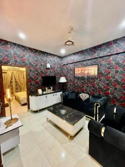 Lavish 2 Bed Apartment - image 5