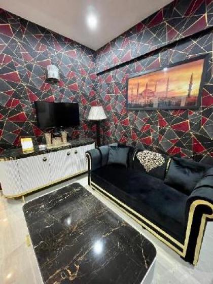 Lavish 2 Bed Apartment - image 9