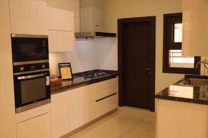 Ghumo - 2BR Serviced APT Near Airport - image 5