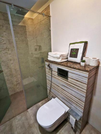Elegant Single-Bed Suite - image 15