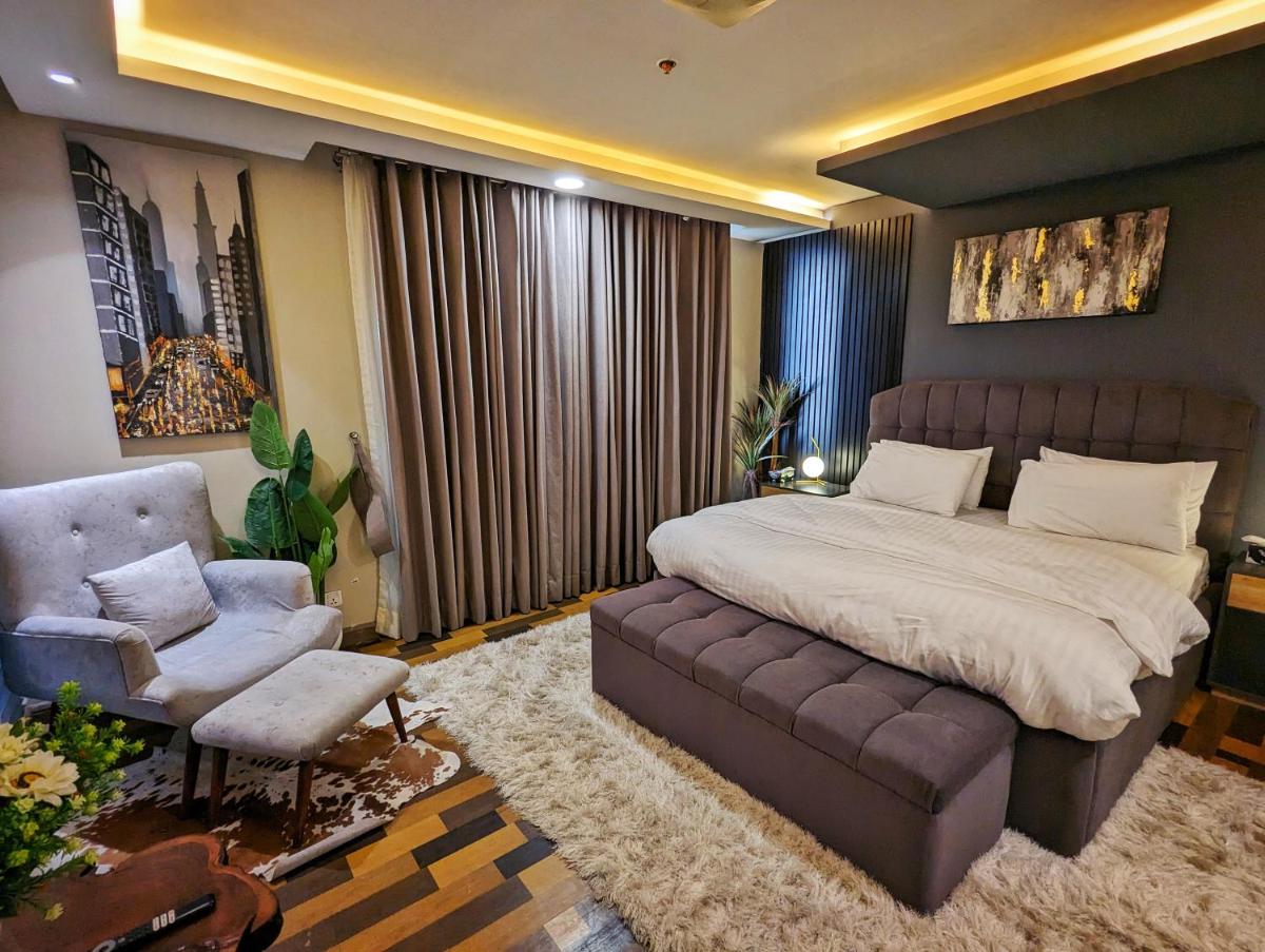 Goldcrest Mall One-bed Penthouse - image 2