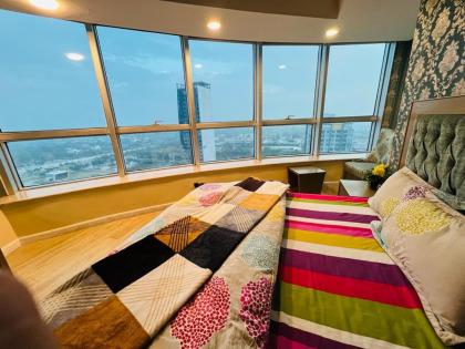 Luxury 2 Bedroom Apartment with Panoramic City View - image 8