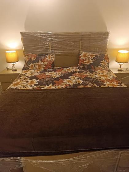 Comfy 3 bed Apartment lounge kitchen wifi Islamabad 