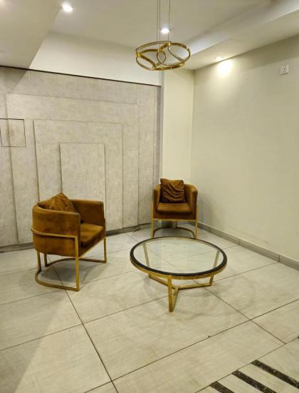 Aesthetic scenic luxurious apartment - image 30