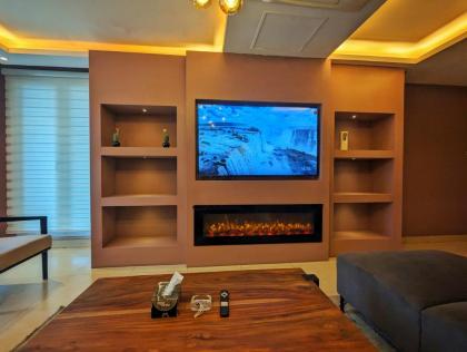 Goldcrest Mall Three-bed Luxury Suite - image 11