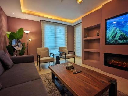 Goldcrest Mall Three-bed Luxury Suite - image 20