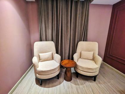 Goldcrest Mall Three-bed Luxury Suite - image 5