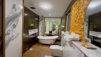 Signature By Hotel Crown Inn - image 18