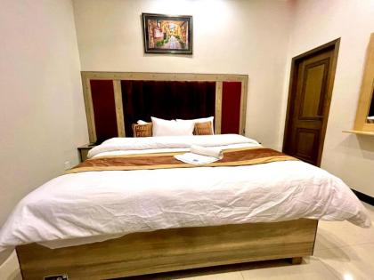 Go Hotel 001 Johar Town - image 16