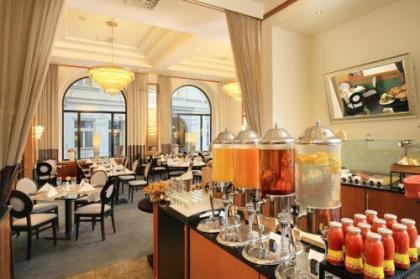 Grand Hotel Bohemia - image 11