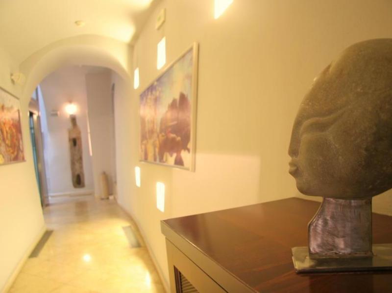 The Golden Wheel Boutique Hotel - image 7