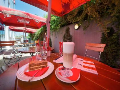 Ramada Airport Hotel Prague - image 12