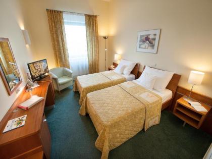 Ramada Airport Hotel Prague - image 14