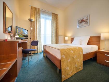 Ramada Airport Hotel Prague - image 16