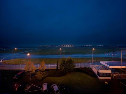 Ramada Airport Hotel Prague - image 18