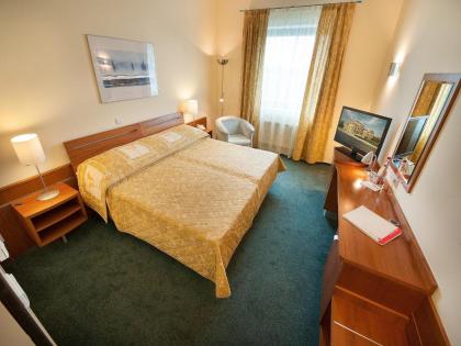 Ramada Airport Hotel Prague - image 20