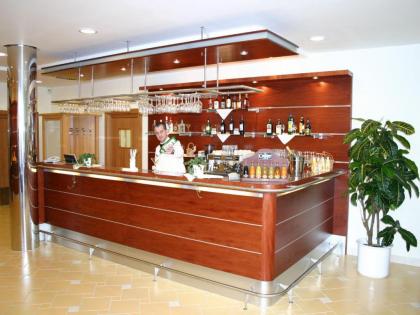 Ramada Airport Hotel Prague - image 4