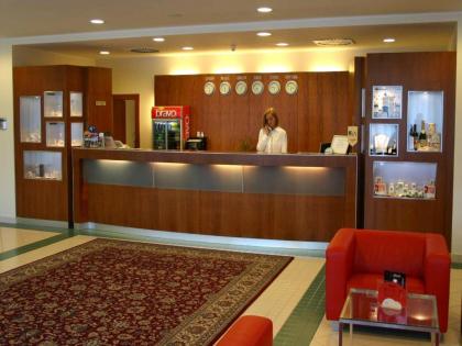 Ramada Airport Hotel Prague - image 5