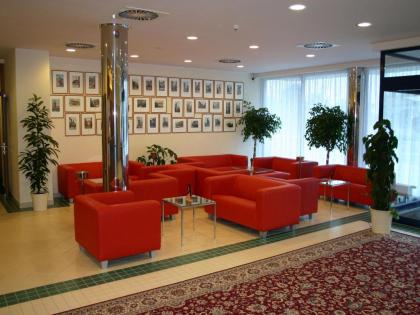 Ramada Airport Hotel Prague - image 6