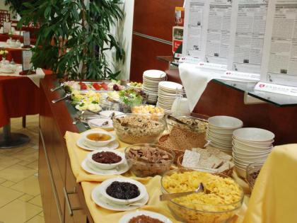 Ramada Airport Hotel Prague - image 8