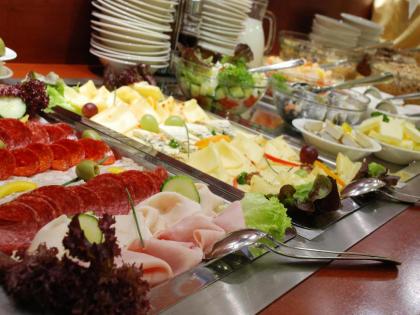 Ramada Airport Hotel Prague - image 9