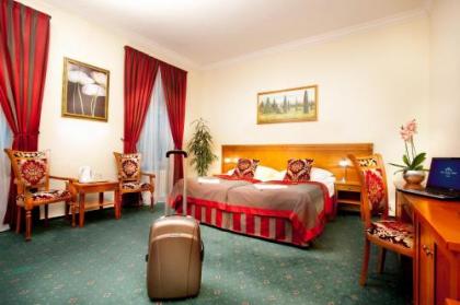Green Garden Hotel - image 20