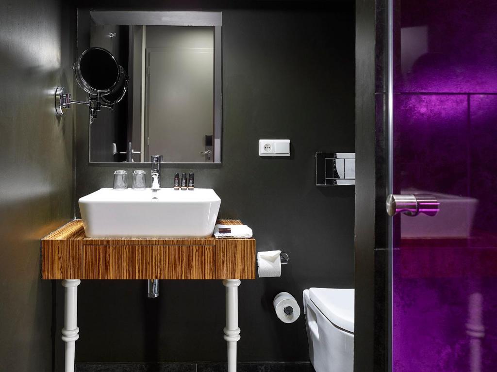 The ICON Hotel & Lounge - image 6