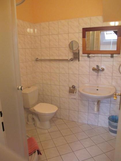 Hotel Victor - image 12