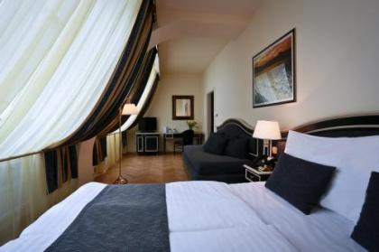 Elysee Hotel - image 14