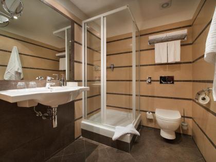 EA Hotel Down Town - image 5