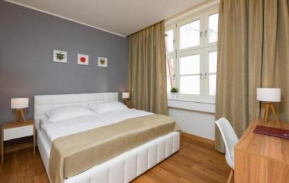 Hotel Garden Court - image 1